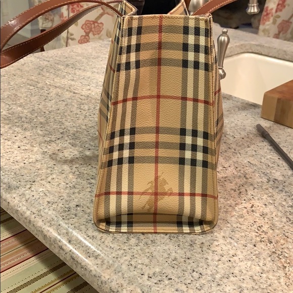 Burberry medium tote - Picture 2 of 11